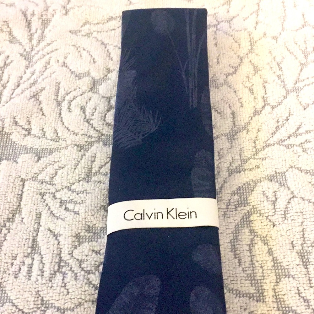 Calvin Klein Man Ties new with tag plus gift - Picture 1 of 4
